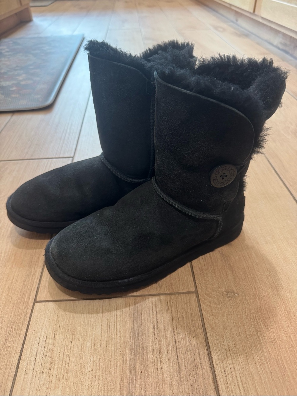 Bailey Button Ugg Black Suede Shearling-Lined Women's Winter Boots Size 9